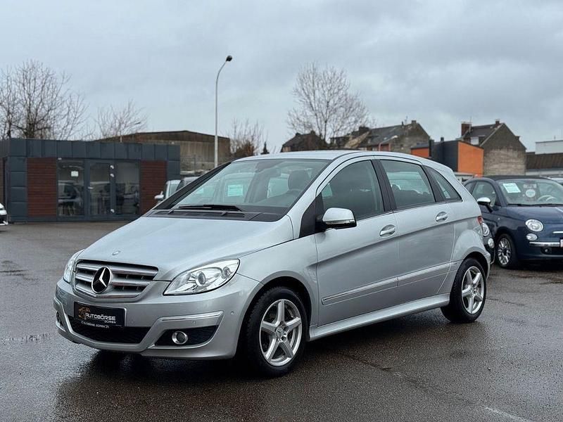 Gebraucht Mercedes B180 116 PS (85 kW) 2011 Silber Van / Kleinbus