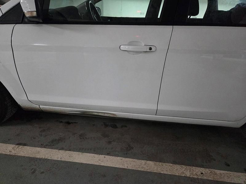 Gebraucht Ford Focus 101 PS (74 kW) 2011 Weiß Kombi