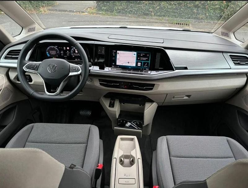 Gebraucht VW Multivan 150 PS (110 kW) 2024 Weiß Van