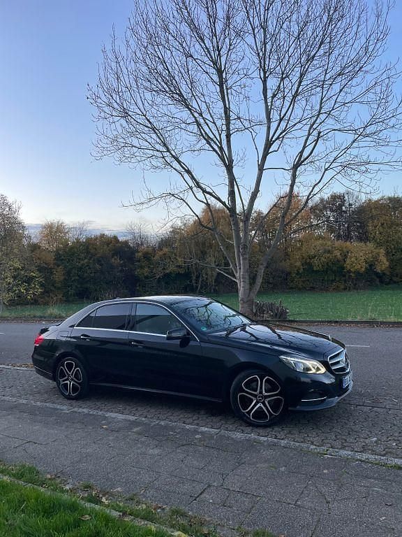 Gebraucht Mercedes E220 Edition 170 PS (125 kW) 2014 Schwarz Limousine