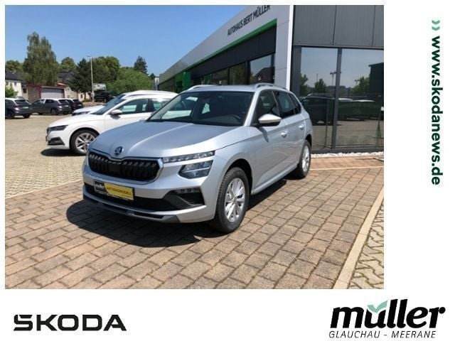 Silber (brillantsilber metallic) Neu 2025 Skoda Kamiq Selection SUV | 26.950 € (Guter Preis) - Bild 1/4
