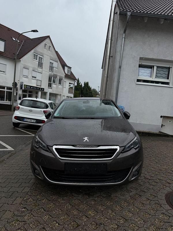 Braun Gebraucht 2014 Peugeot 308 Allure Limousine | 6.100 € (Fairer Preis) - Bild 1/4