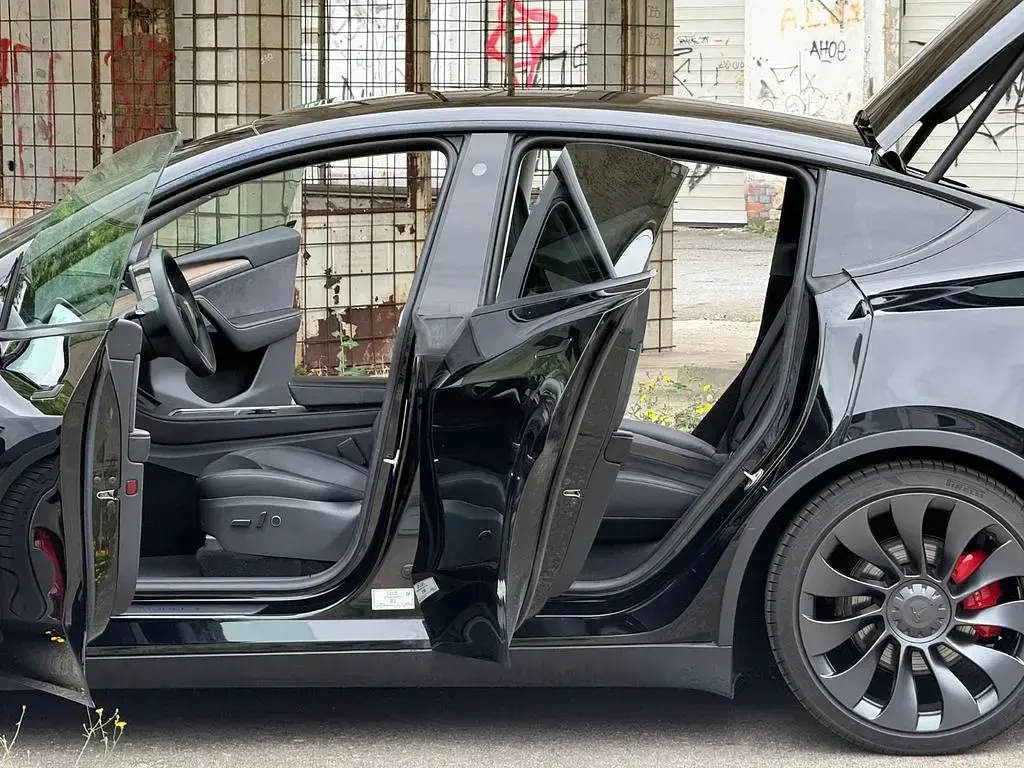 Gebraucht Tesla Model Y Performance 392 kW (534 PS) 2024 Schwarz SUV