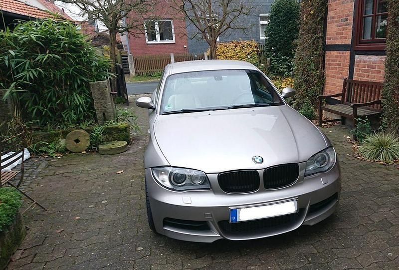 Silber Gebraucht 2008 BMW 135 Performance Kleinwagen | 17.200 € (Fairer Preis) - Bild 1/4