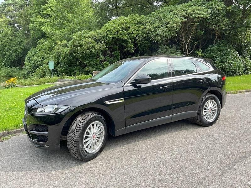 Schwarz Gebraucht 2016 Jaguar F-Pace Portfolio SUV | 22.460 € (Fairer Preis) - Bild 1/4