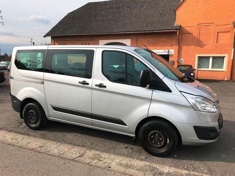Gebraucht Ford Transit Trend 131 PS (96 kW) 2017 Silber Kombi
