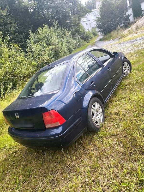 Gebraucht VW Bora 101 PS (74 kW) 1999 Blau Limousine