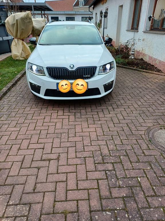 Weiß Gebraucht 2015 Skoda Octavia RS Kombi | 18.500 € (Etwas zu teuer) - Bild 1/4