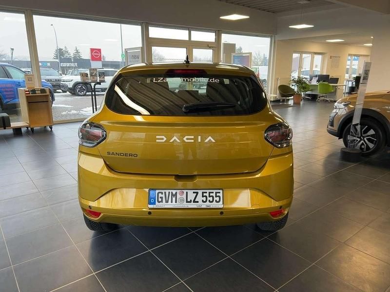 Second-hand Dacia Sandero Expression 101 CP (74 kW) 2026 Galben Berlinǎ