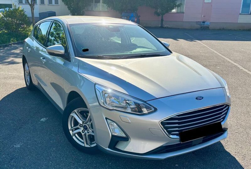 Silber Gebraucht 2019 Ford Focus Limousine | 7.990 € (Superpreis) - Bild 1/4