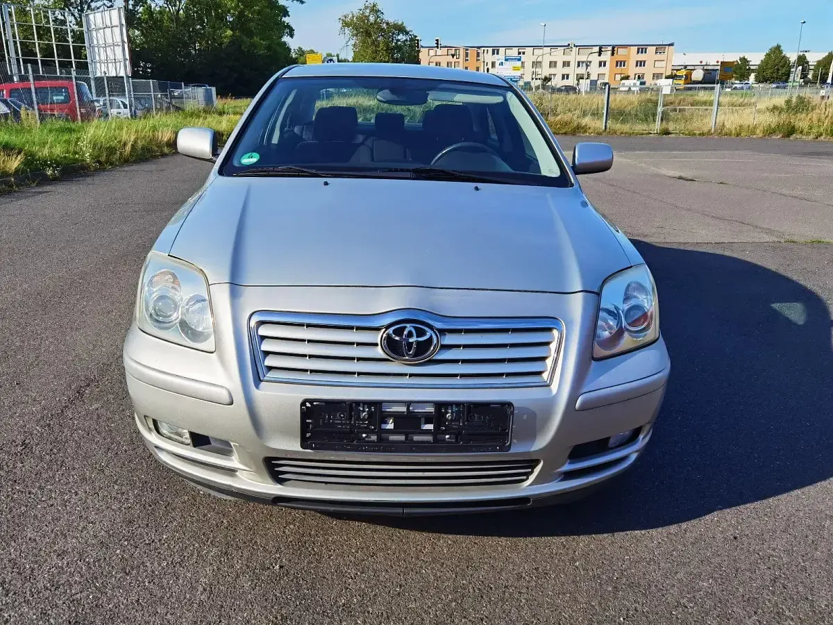 Gebraucht Toyota Avensis Executive 147 PS (108 kW) 2005 Silber Limousine