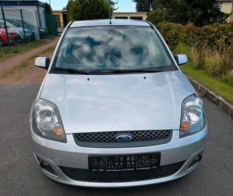 Gebraucht Ford Fiesta 70 PS (51 kW) 2008 Silber Limousine