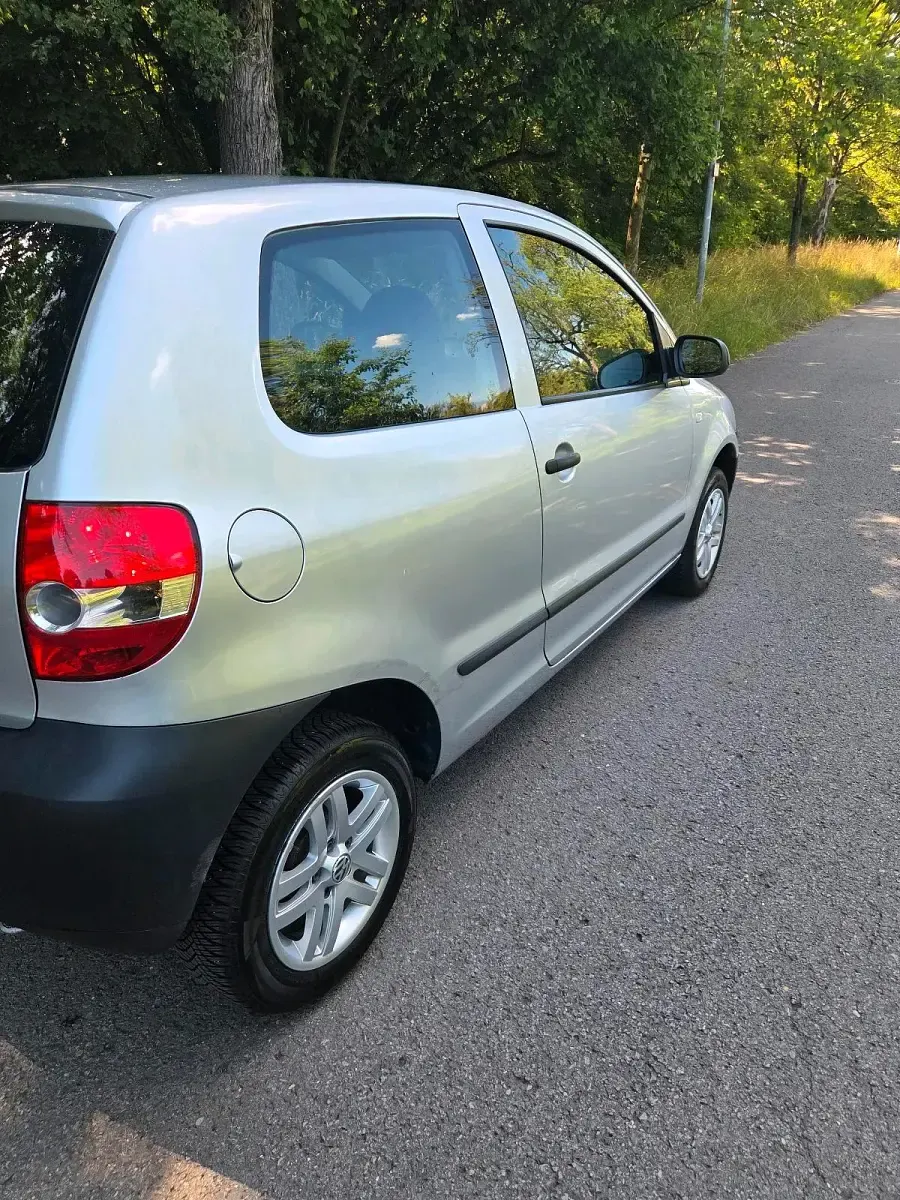 Gebraucht VW Fox 54 PS (39 kW) 2006 Silber Kleinwagen