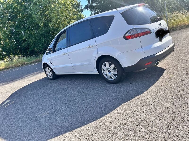 Weiß Gebraucht 2010 Ford S-MAX Titanium Van / Kleinbus | 4.300 € (Fairer Preis) - Bild 1/4