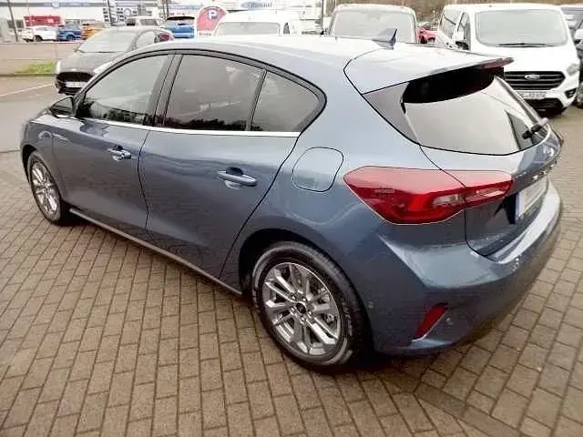 Ny Ford Focus Titanium 125 HK (91 kW) 2025 Blå Sedan