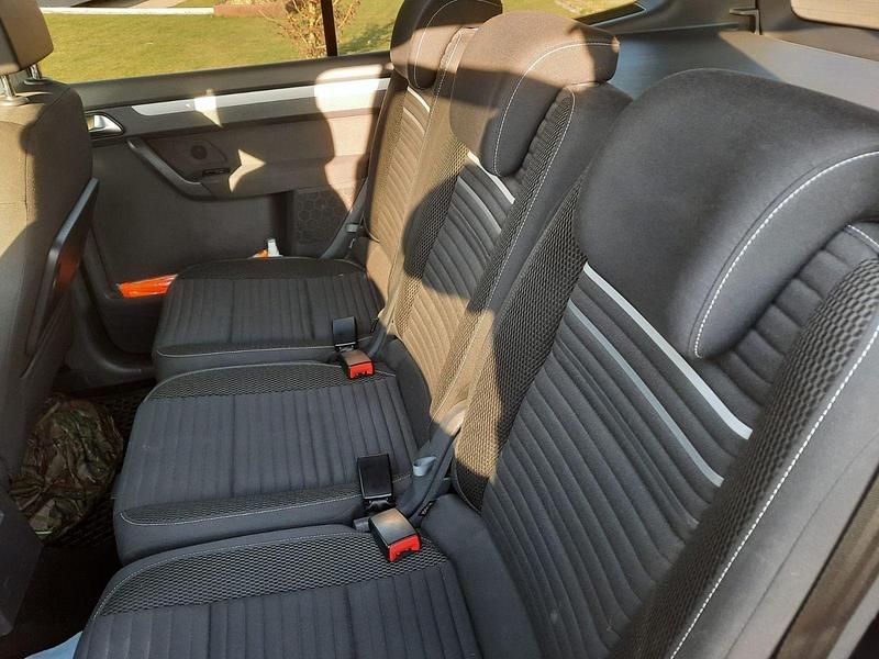 Gebraucht VW Touran Cup 140 PS (102 kW) 2014 Silber Van / Kleinbus