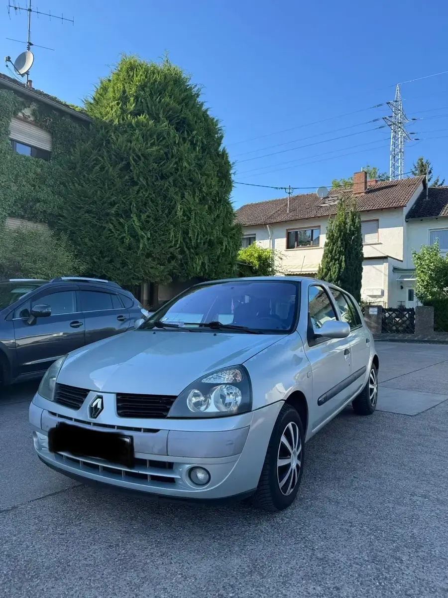 Gebraucht Renault Clio 75 PS (55 kW) 2004 Silber Kleinwagen
