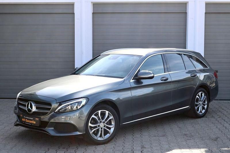 Grau Gebraucht 2016 Mercedes C180 Business Limousine | 15.800 € (Guter Preis) - Bild 1/4
