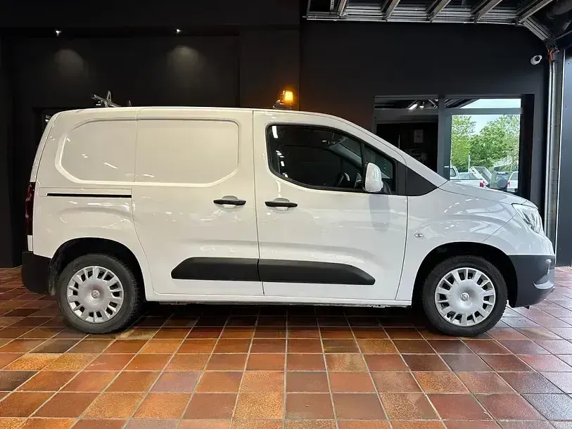 Gebraucht Opel Combo Edition 131 PS (96 kW) 2021 Weiß Van / Kleinbus