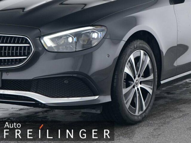 Second-hand Mercedes E300 Avantgarde 258 CP (189 kW) 2023 Gri Berlinǎ