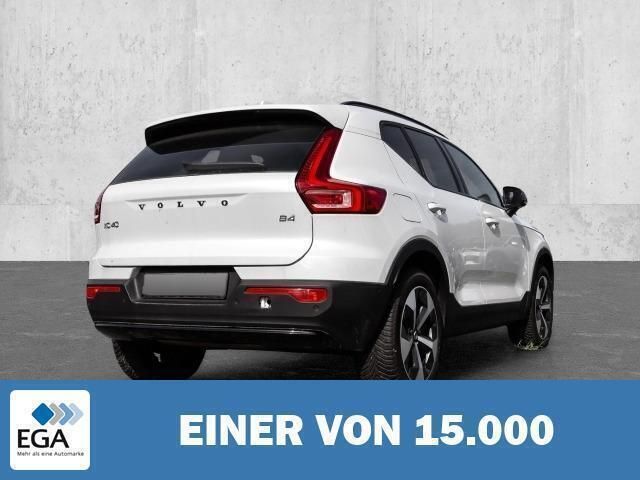 Gebraucht Volvo XC40 Plus 197 PS (144 kW) 2023 Weiß metallic SUV