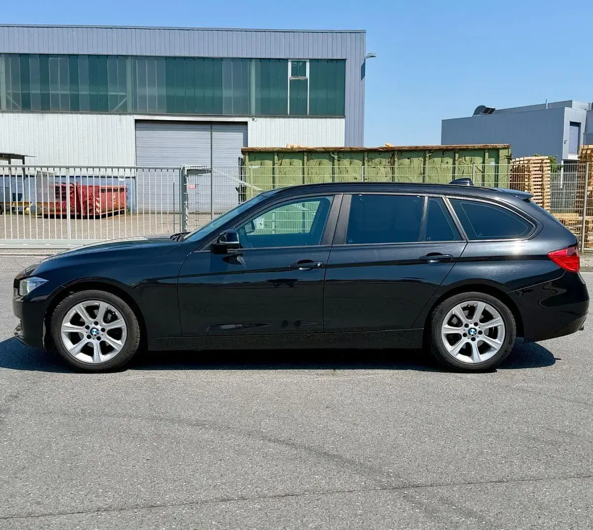 Gebraucht BMW 318 143 PS (105 kW) 2014 Schwarz Kombi