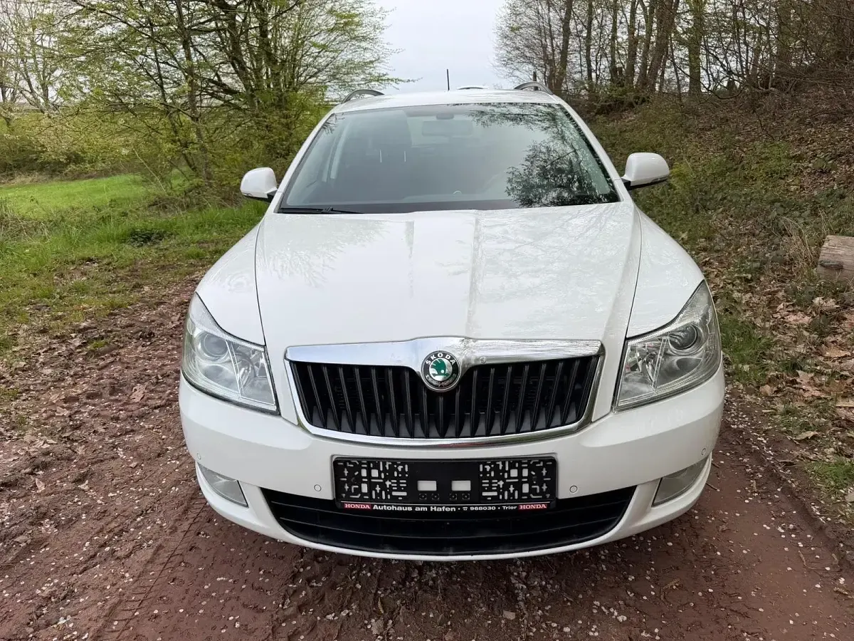 Gebraucht Skoda Octavia 140 PS (102 kW) 2012 Weiß Kombi
