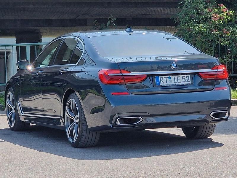 Gebraucht BMW 740 M Sport 320 PS (235 kW) 2017 Grau Limousine