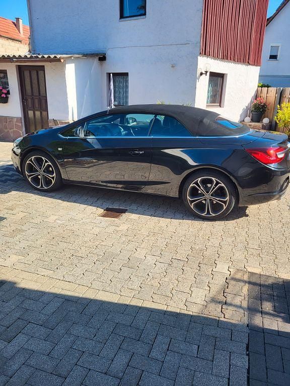 Schwarz Gebraucht 2014 Opel Cascada Edition Cabrio | 14.500 € (Etwas zu teuer) - Bild 1/4