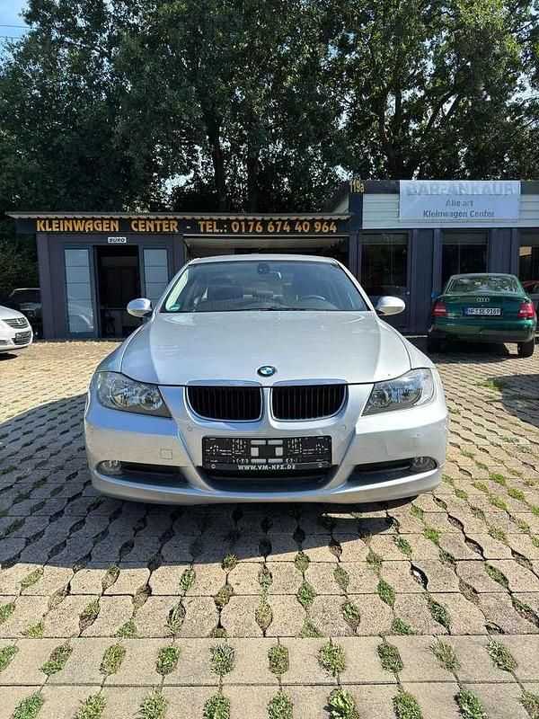 Titansilber metallic Gebraucht 2006 BMW 318 Limousine | 2.490 € (Superpreis) - Bild 1/4