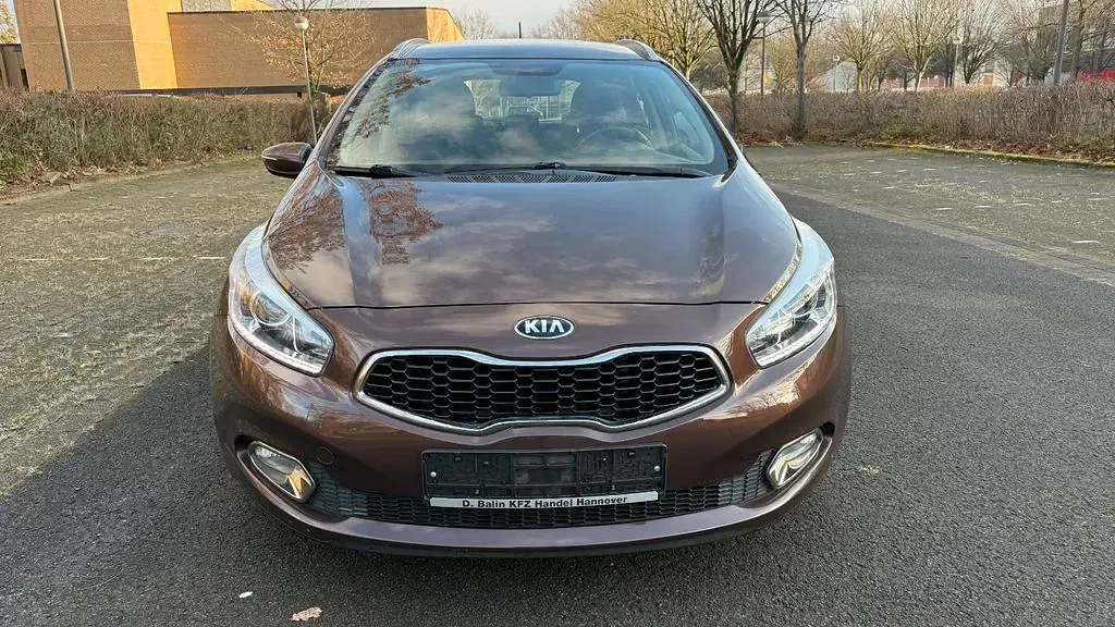 Gebraucht Kia Ceed Sportswagon Vision 128 PS (94 kW) 2014 Braun Kombi