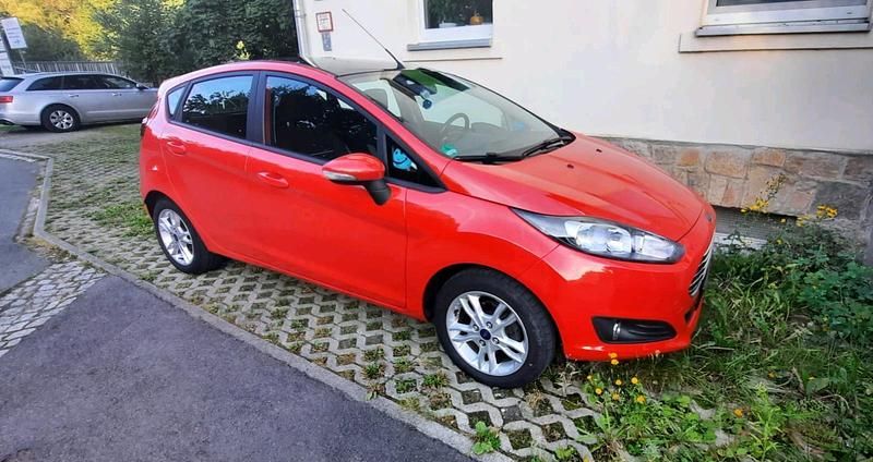 Rot Gebraucht 2015 Ford Fiesta SYNC Edition Kleinwagen | 3.700 € (Superpreis) - Bild 1/4