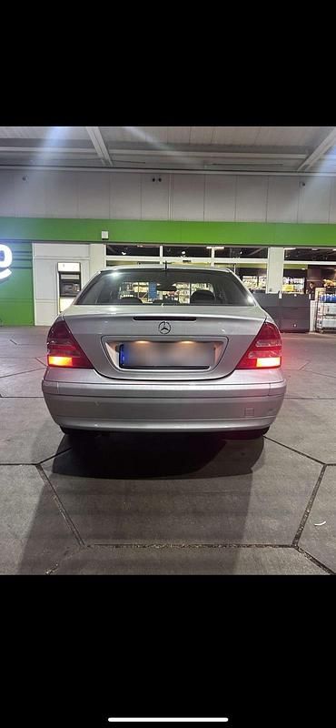 Silber Gebraucht 2003 Mercedes C180 Limousine | 1.800 € (Guter Preis) - Bild 1/4