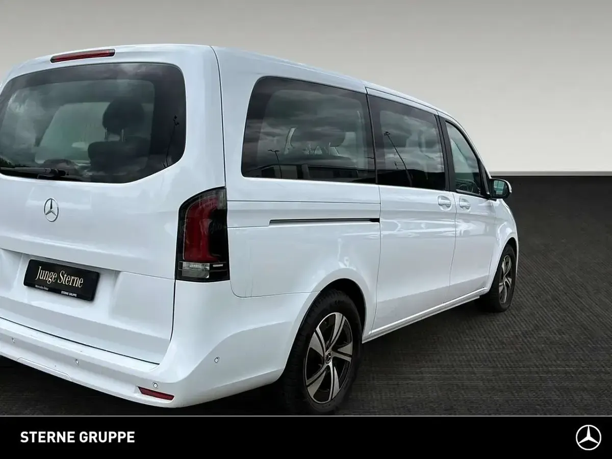 Gebraucht Mercedes EQV300 150 kW (204 PS) 2024 Arktikweiß Van / Kleinbus
