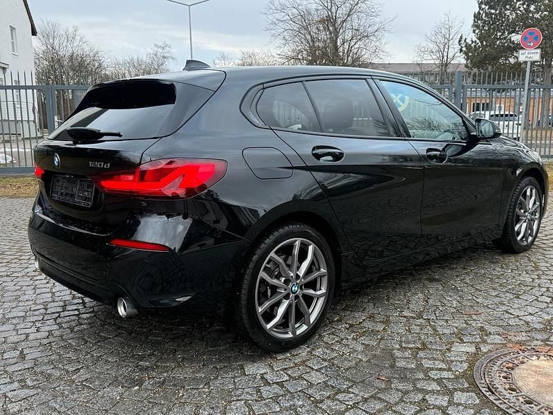 Gebraucht BMW 120 Sport Line 190 PS (139 kW) 2023 Schwarz Kleinwagen