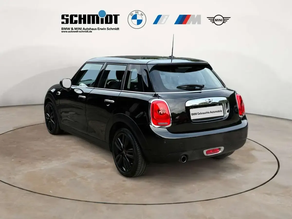 Gebraucht Mini ONE 102 PS (75 kW) 2016 Midnight black metallic Kleinwagen