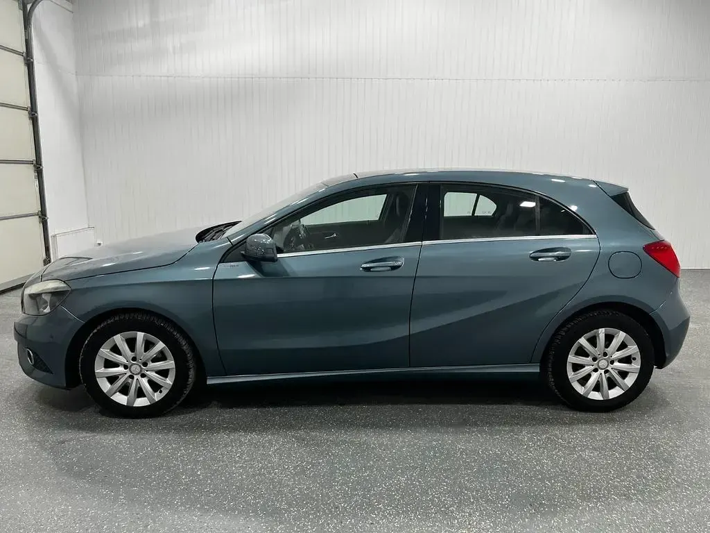 Gebraucht Mercedes A180 Style 122 PS (89 kW) 2012 Blau Kleinwagen