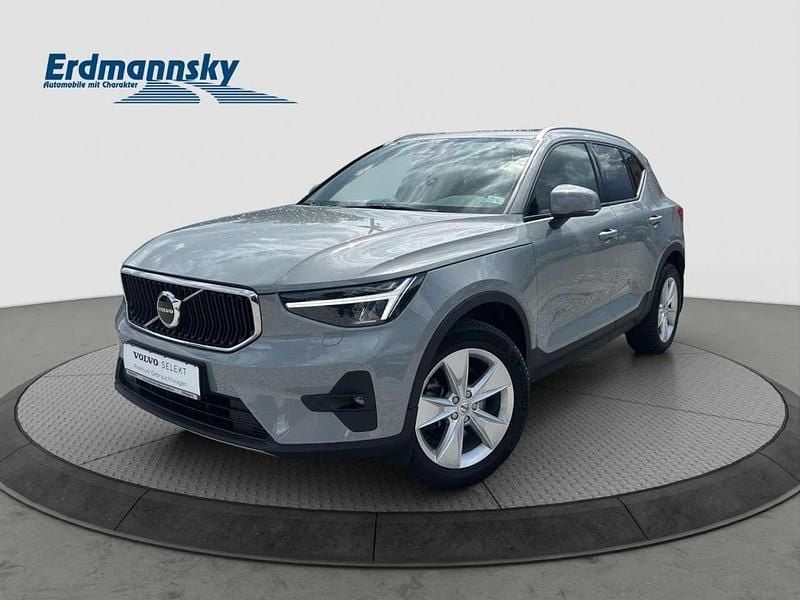 Vapour grey (grau) Gebraucht 2024 Volvo XC40 Core SUV | 32.940 € (Superpreis) - Bild 1/4