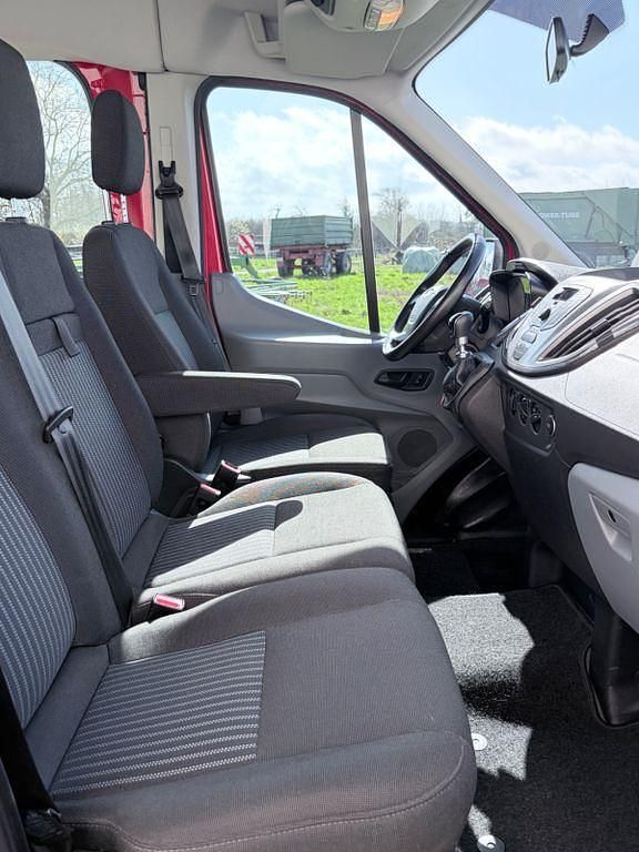 Gebraucht Ford Transit Trend 105 PS (77 kW) 2019 Rot Van / Kleinbus