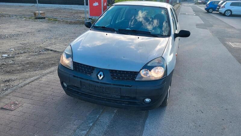 Silber Gebraucht 2002 Renault Clio II Limousine | 1.000 € (Guter Preis) - Bild 1/4