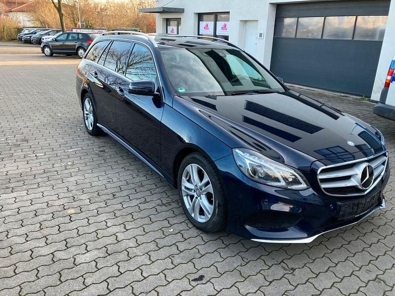 Gebraucht Mercedes E350 AMG line 258 PS (189 kW) 2016 Blau Kombi