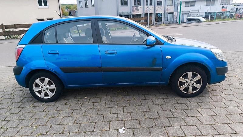 Gebraucht Kia Rio 97 PS (71 kW) 2009 Blau Limousine