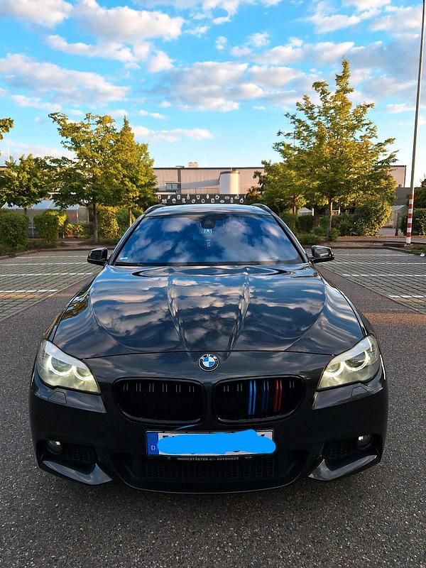 Grau Gebraucht 2013 BMW 530 Kombi | 11.700 € (Fairer Preis) - Bild 1/4