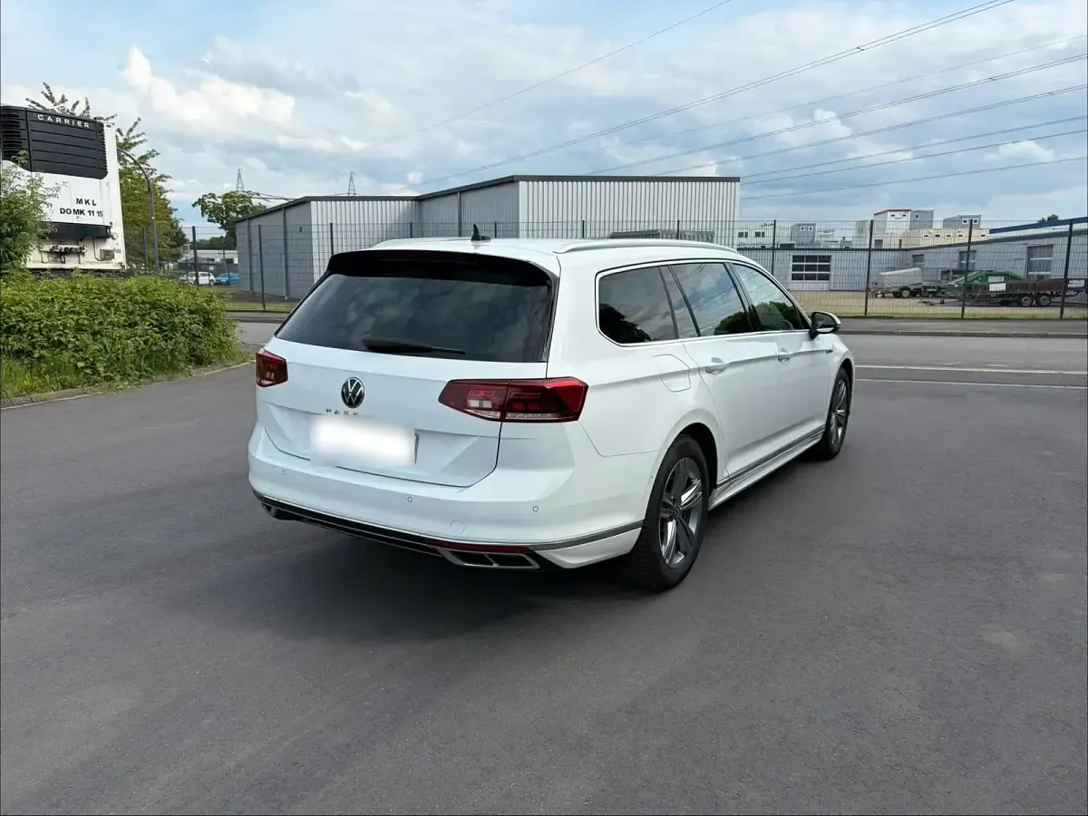 Gebraucht VW Passat R-line 150 PS (110 kW) 2020 Weiß Kombi