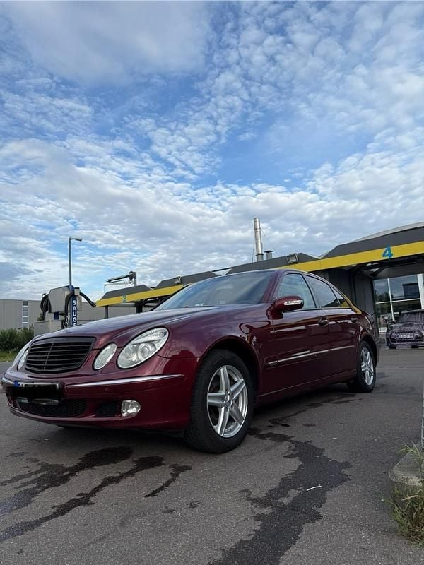 Gebraucht 2005 Mercedes E220 Limousine | 5.299 € - Bild 1/4