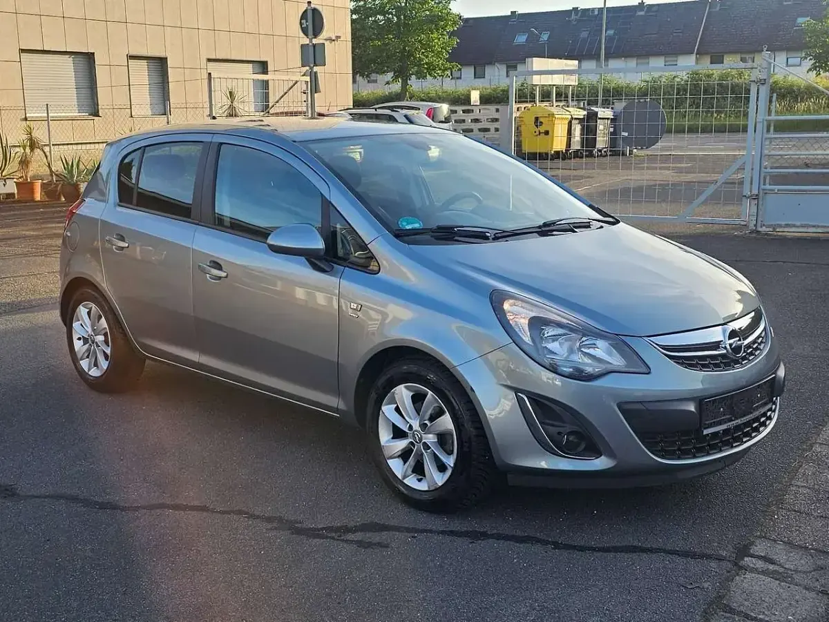 Gebraucht Opel Corsa 86 PS (63 kW) 2014 Silbersee/perl silber (m2) Kleinwagen