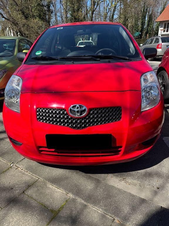 Rot Gebraucht 2008 Toyota Yaris Cool Limousine | 1.890 € (Superpreis) - Bild 1/4