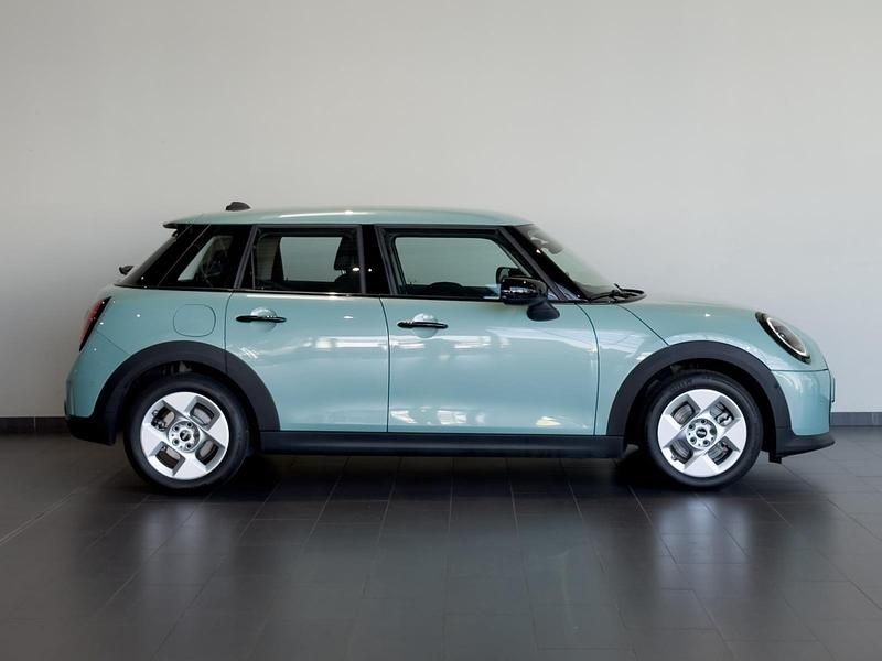 Gebraucht Mini Cooper Classic 156 PS (114 kW) 2024 Gruen Kleinwagen