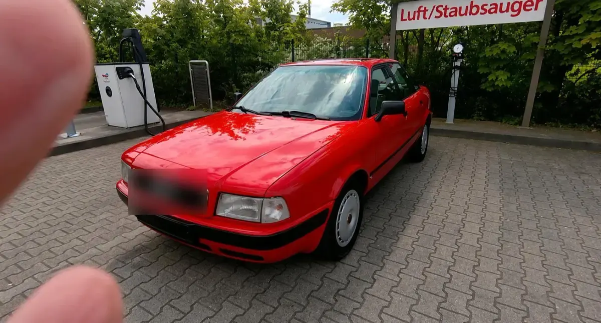 Używany Audi 80 Design 115 KM (84 kW) 1991 Czerwony Sedan/Limuzyna