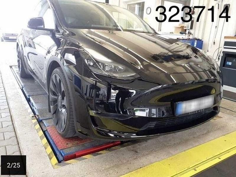 Schwarz Gebraucht 2022 Tesla Model Y Performance SUV | 36.450 € (Guter Preis) - Bild 1/4